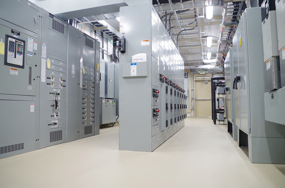 Power distribution center